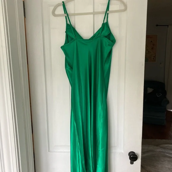 NWT green satin cowl neck midi dress - Picture 3 of 3